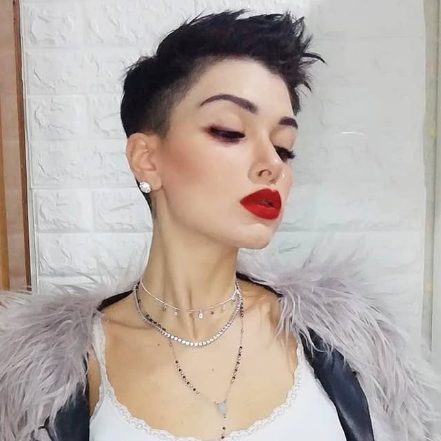 Feathered Short Style
