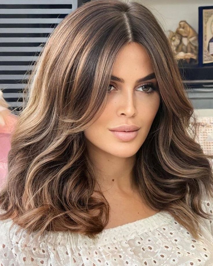 Elegant Shoulder Waves

